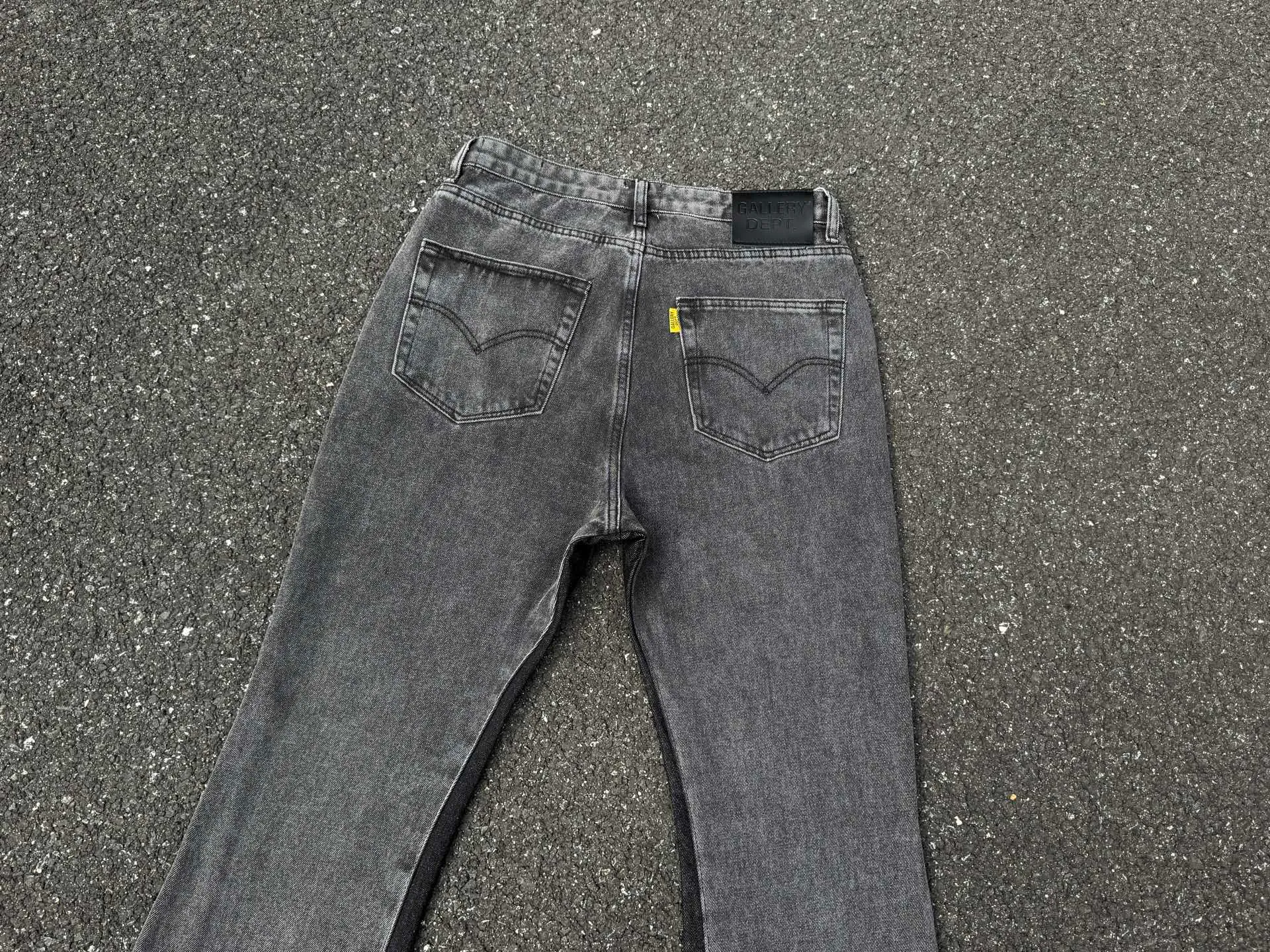 P246💰G990 GALLERY DEPT Denim Flared Jeans Washed and Distressed Spliced ​​Jeans Denim Washing Factory. During this process, the owner of the washing factory helped introduce a boss who once worked for Levi OEM and started his own business. This also paved the way for the following styles. Therefore, Levi's remodeled single product for the base plate is really familiar. Whether it is the fabrics supplied or the lathes used in production, there is nothing to choose from. -Color: Black -Size: S-XXL (corresponding to 28-36)